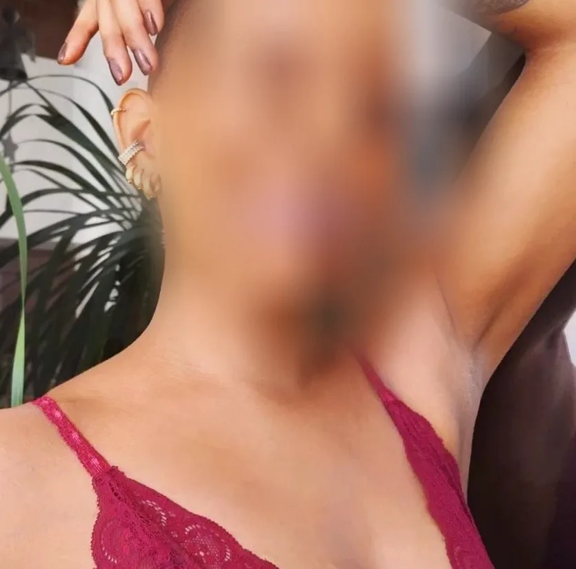Louise, 24