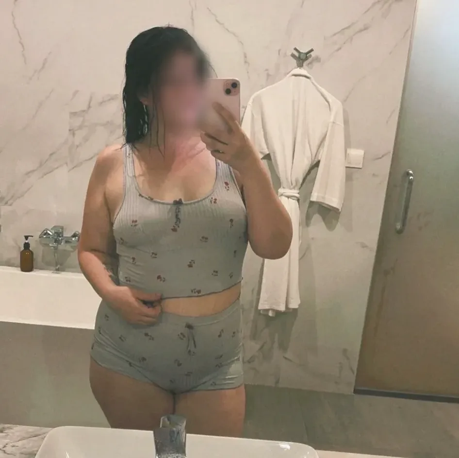 Michelle, 27