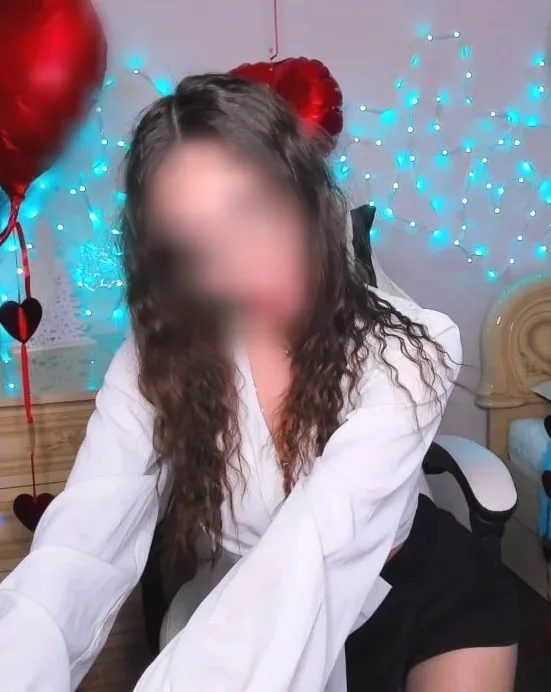 Nicoline, 19